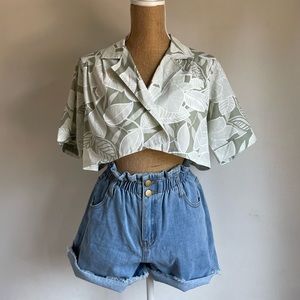 Vintage Green Lily Hawaiian Cropped Shirt